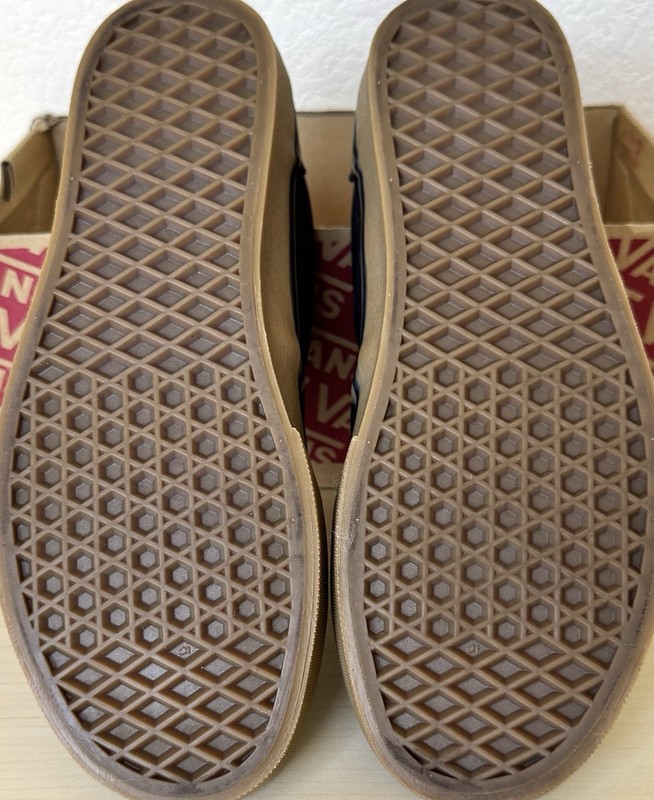 Vans Atwood Black Gum Canvas Sneakers Men’s Size 7 Low Top Skate Shoes EUC gallery