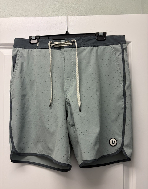 Vuori Men’s Gray Polka Dot Board Shorts Size 32 Drawstring Waist Swim