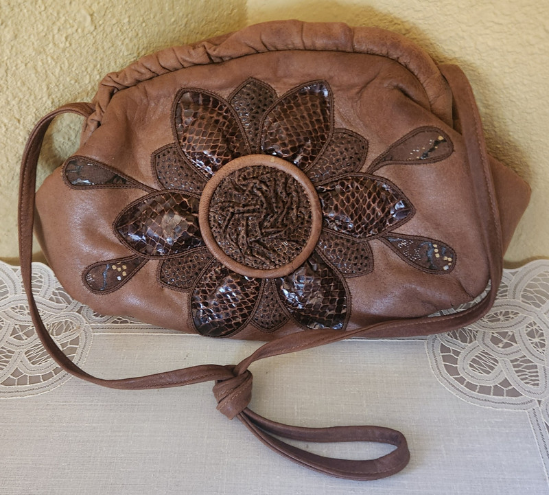 Brown Floral Applique Clutch Wristlet Zip Closure Gold Hardware Medium Casual