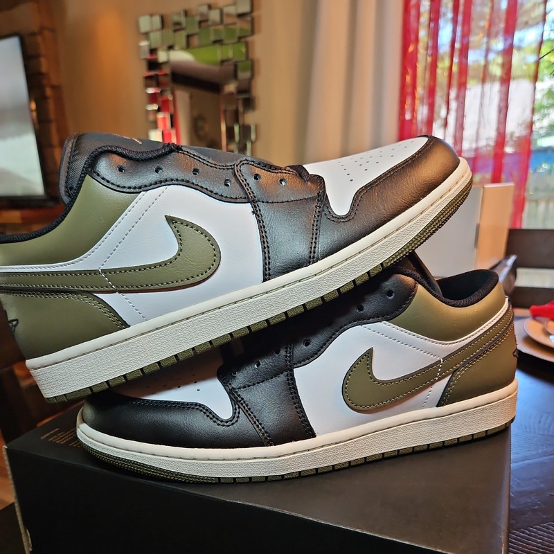 Jordan Air Jordan 1 Low Black Toe Medium Olive Men’s Sneaker 553558-092