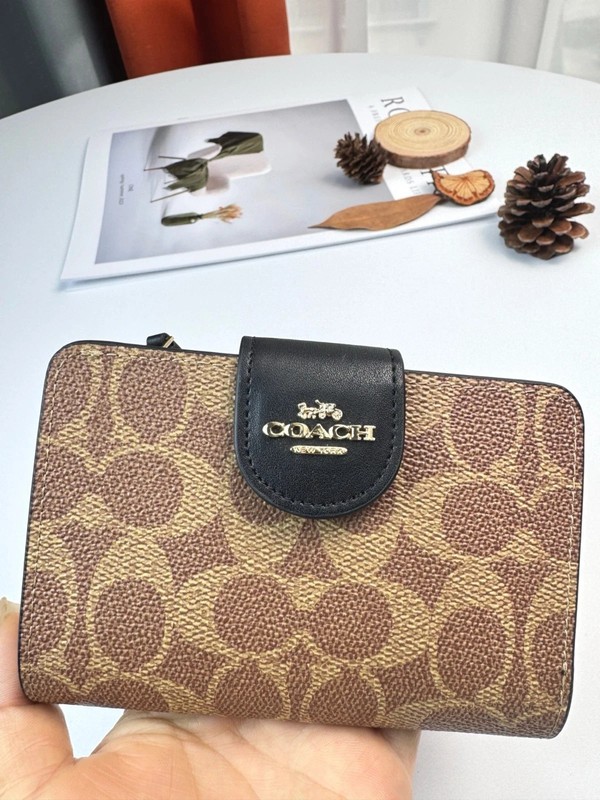 Coach Medium Corner Zip Wallet In Signature Canvas khaki/Black CW786