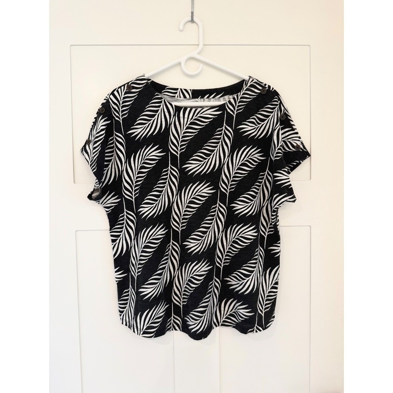 Croft & Barrow Womens Large Black White Palm Leaf Print Button Shoulder Top