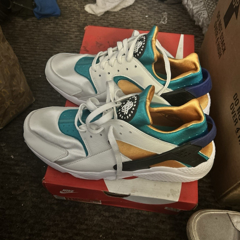 Nike Air Huarache Men’s Low Top Lace-Up Colorblock Sneaker White Teal