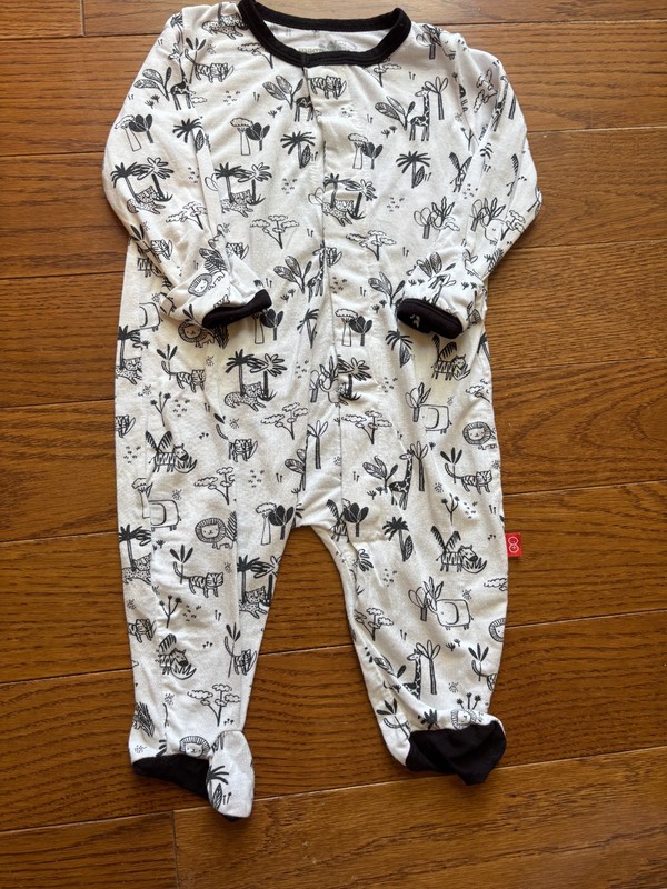 Magnetic Me 0-3 months sleeper pajamas 8-12 pounds black and white animal print