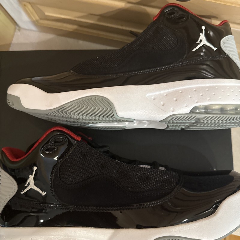 Nike JORDAN MAX AURA 2 Men's size 9 AUTHENTIC NEW Black/Red CK6636-006 gallery