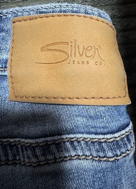 Men’s Silver Brand Jeans (Hardly Worn) Beautiful Distressed Look. 36×34 🔥🔥🔥