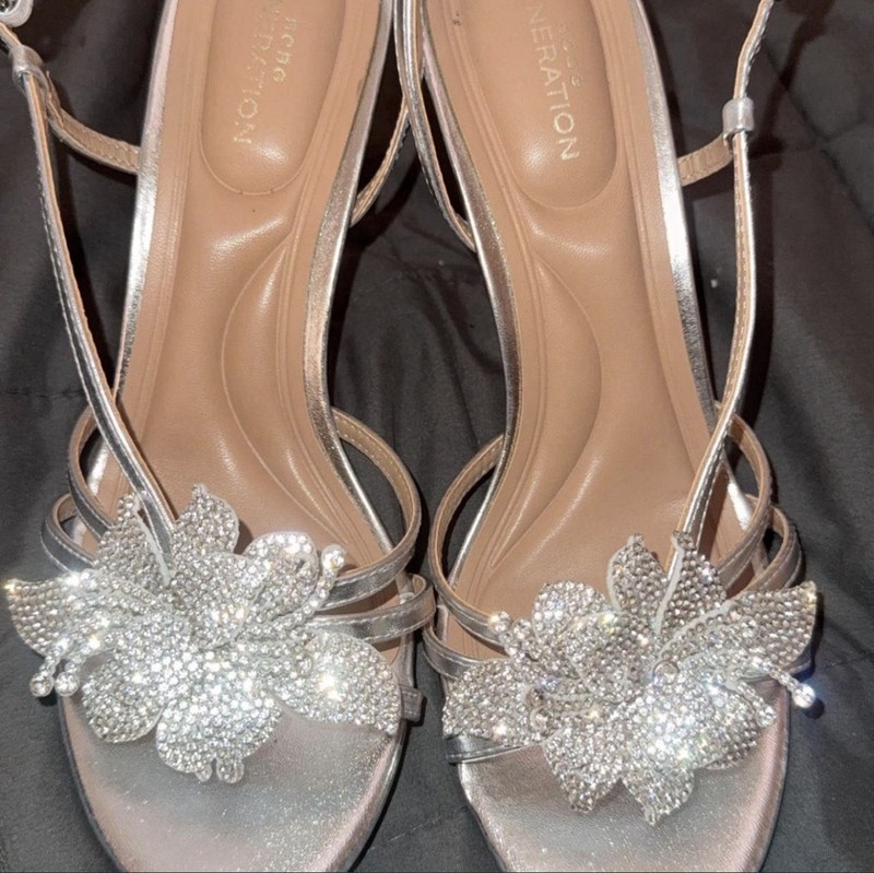 BCBG Generation Silver Strappy Patent Leather Sandals Ankle Strap Buckle 9