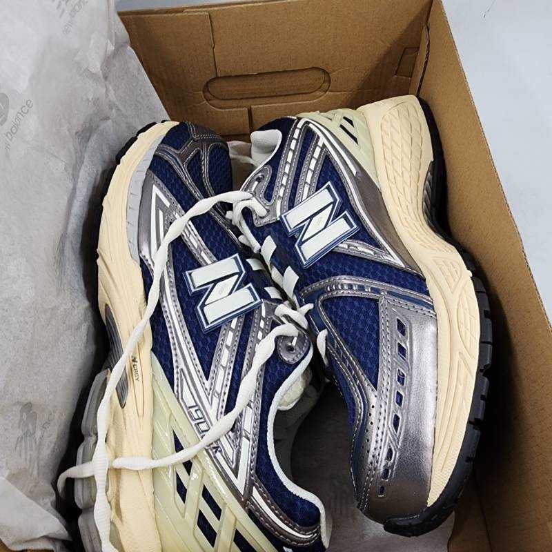 New Balance 1906R Running Sneakers Men's 9.5 Blue Gray Lace Up Closure gallery