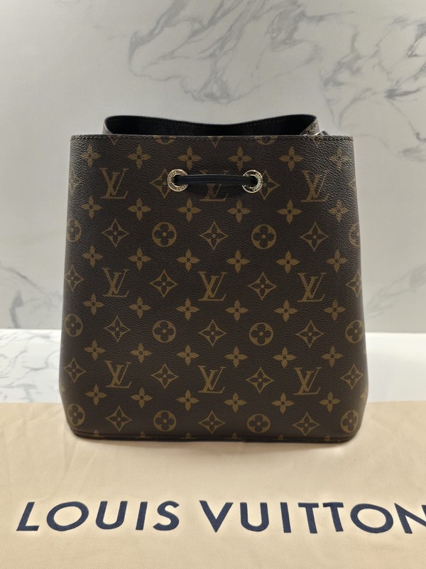 100% Authentic Louis vuitton Neo Noe Black Handbag MM + Dust cover