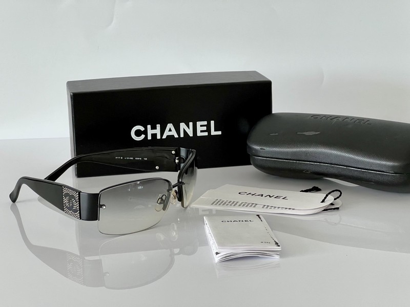 Vintage Chanel 4117-B Rimless Sunglasses | Swarovski Crystal CC Logo | Italy
