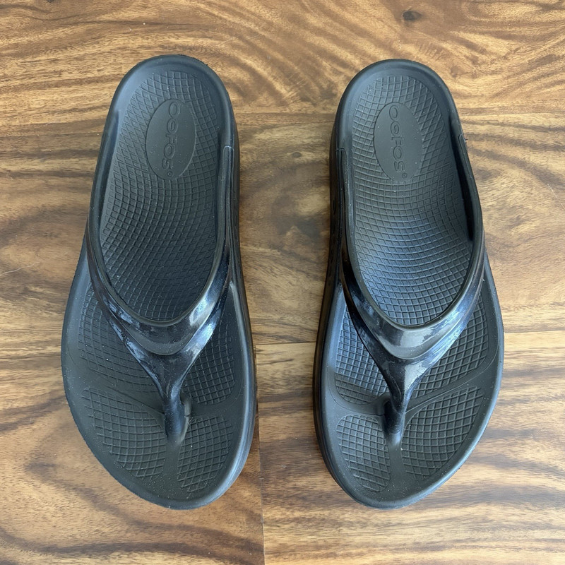 OOFOS OOMEGA (platform version) Black Thong Flip Flop Sandals Women’s US 8