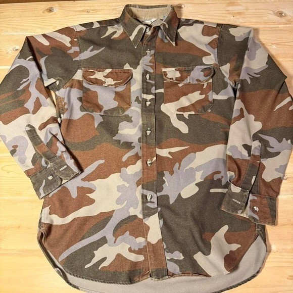 Vintage Cabelas Mens Camo Button Down Shirt Medium Made in USA Hunting Utility
