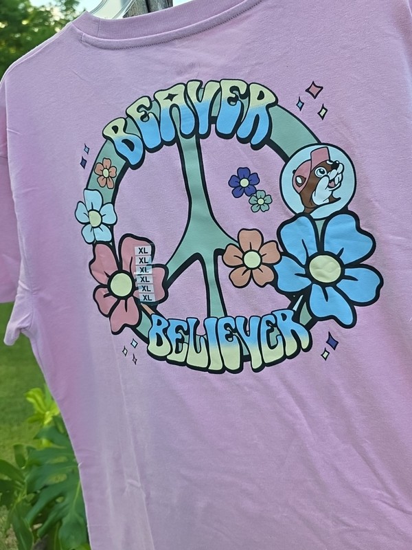 Buc-ee’s Beaver Believer Light Pink Lilac T-Shirt Size XL Bucees New W/Tags gallery