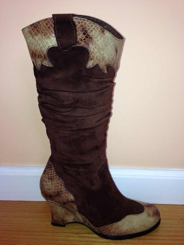Davis Gomma Women’s Italian Designer Winter Brown Boots NEW Snake Print Size 5.5