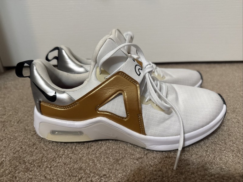 Nike Air Max Bella TR 5 Womens Training Running Shoes White Gold Silver Size 6