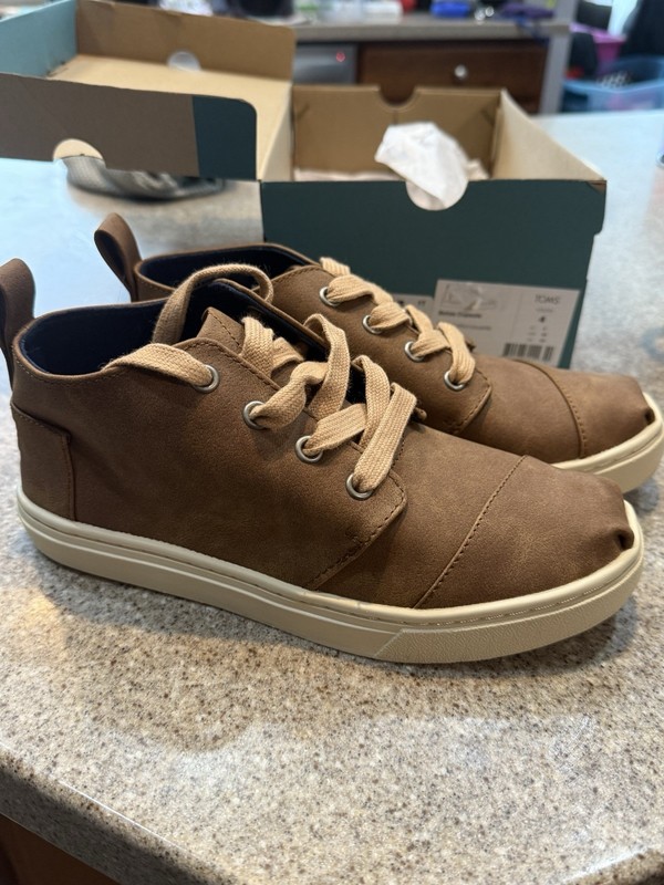 NEW TOMS Botas Cupsole Toffee Microsuede Sneakers Boys Size 4 Youth