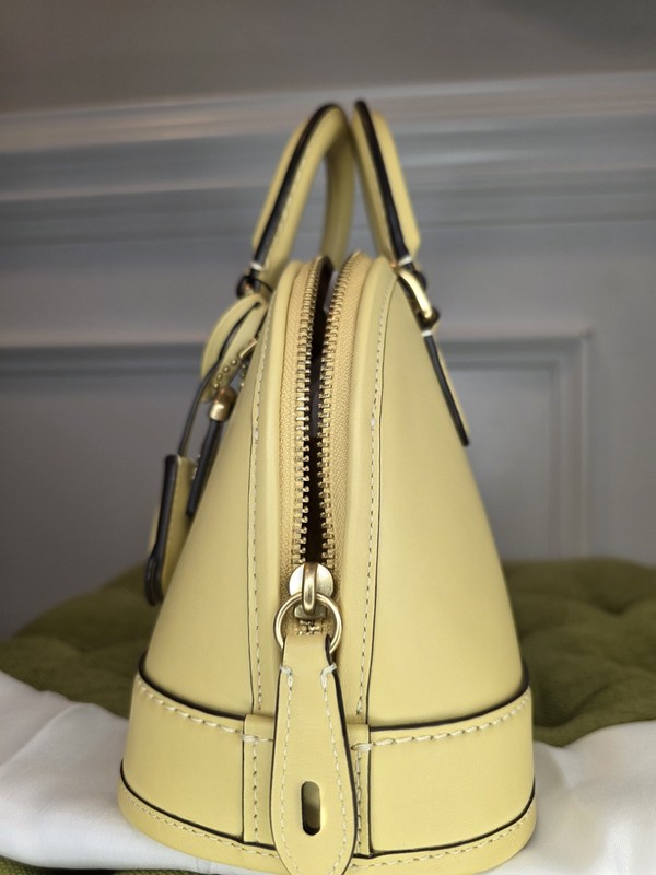 RARE COACH Revel 24 Glovetanned Leather 1941 Lock and Key! gallery