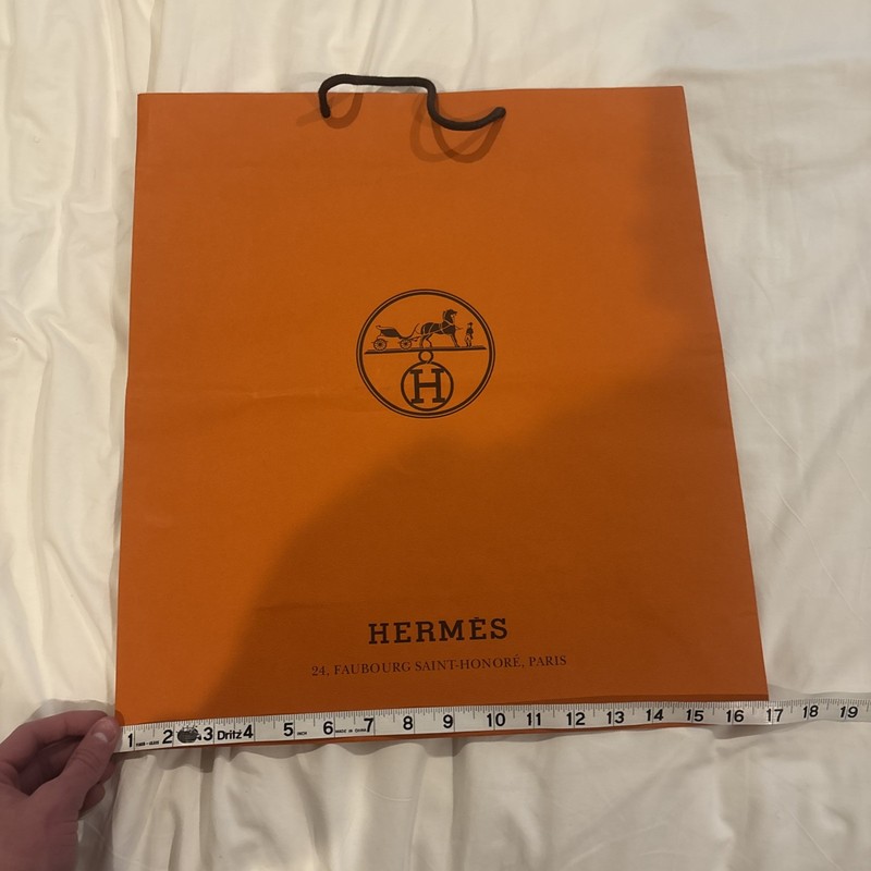 Hermes big Shopping Bag see the image for the dimensions ￼