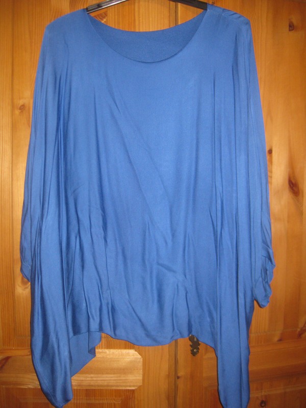 Italy women’s shirt size XL/XXL royal blue 95% viscose/5% elastane worn/preowned