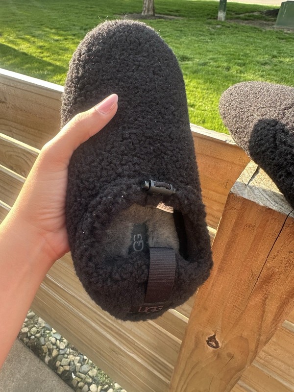 UGG PLUSH Slip-On Slipper - Black Faux Fur - Unisex Adults Size 6 - NEW gallery