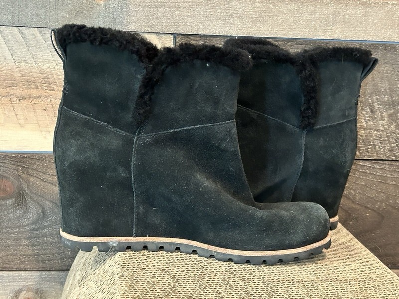 UGG SEYLINE Shearling Suede Pull-On Black Wedge Bootie Womens Sz 10 gallery