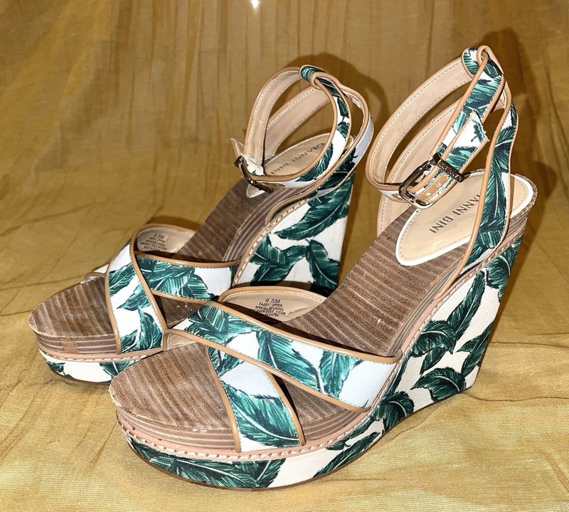 Gianni’s Bini ‘Lusiatwo’ Palm Leaves Wedge Sandals Sz 9.5