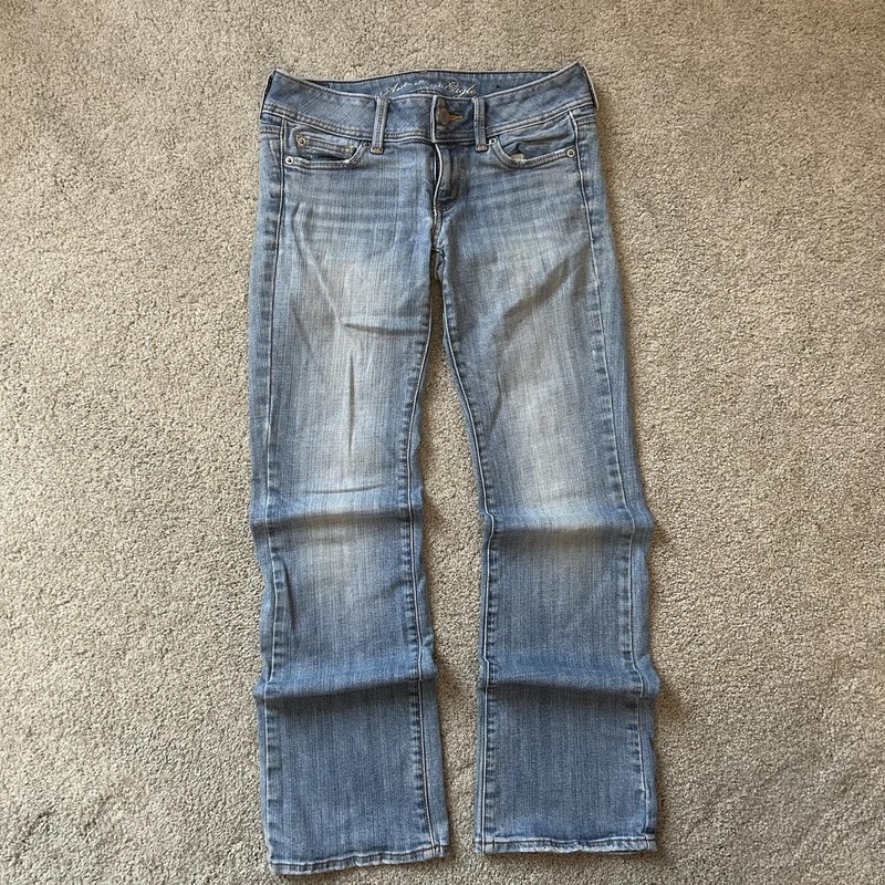 American Eagle Women’s size 2R Low Rise Slim Boot Light Wash Stretch Jeans 2009