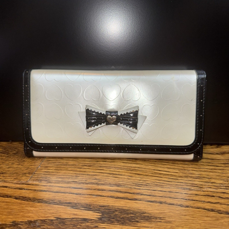 Valentine Ltd. Lovcat Checkbook Wallet White/Black Bow Heart, ID Window