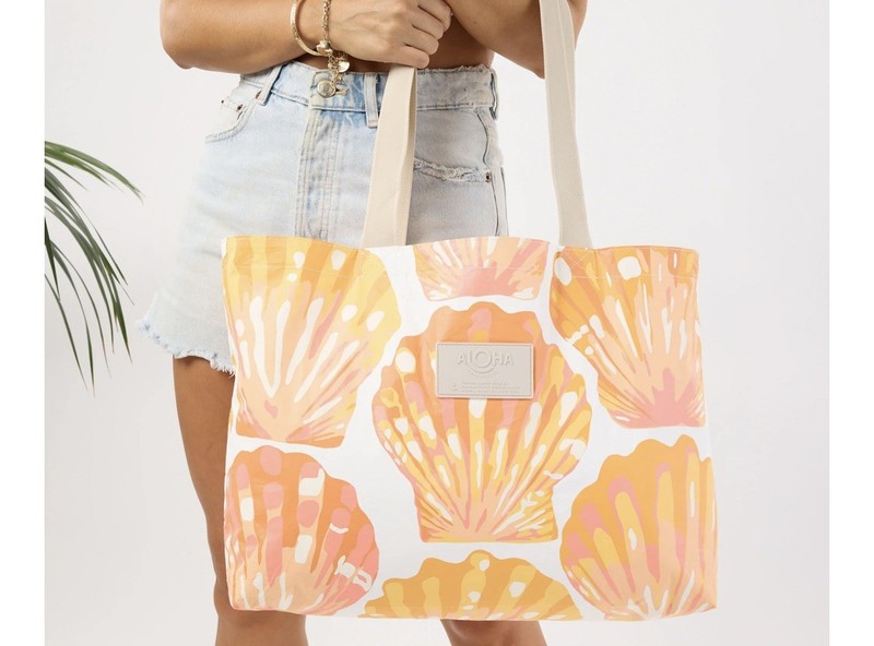 NWT REVERSIBLE Aloha Collection Sunrise Shells Holo Holo Tote Papaya