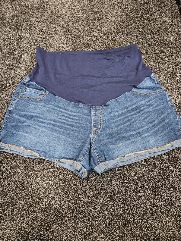 Time And Tru Maternity Roll Cuff Blue Jean Shorts size XXL (20) (40”waist)