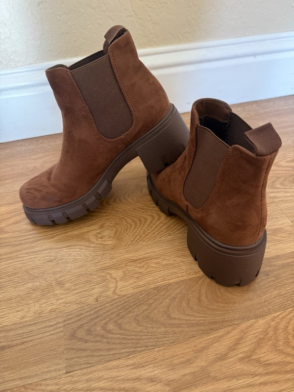 Soda Brown Suede Chelsea Ankle Boots Lug Sole Pull Tab Women's US 7 gallery