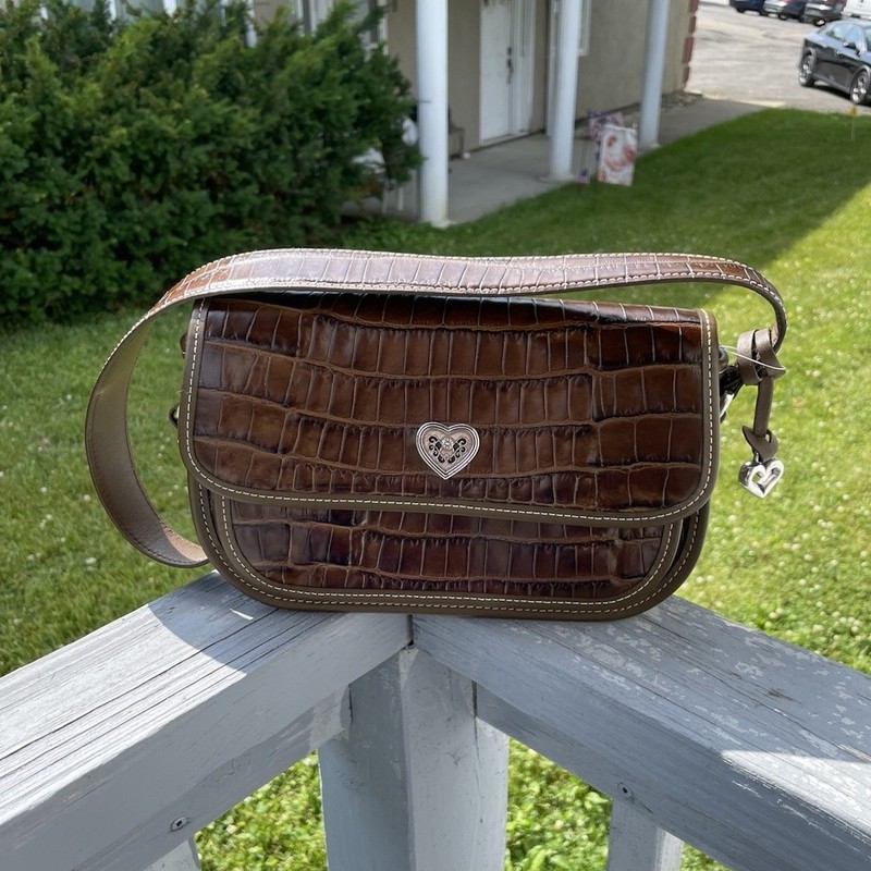 Brighton Brown Croc Embossed Shoulder Bag Zip Closure Silver Heart Charm Pockets