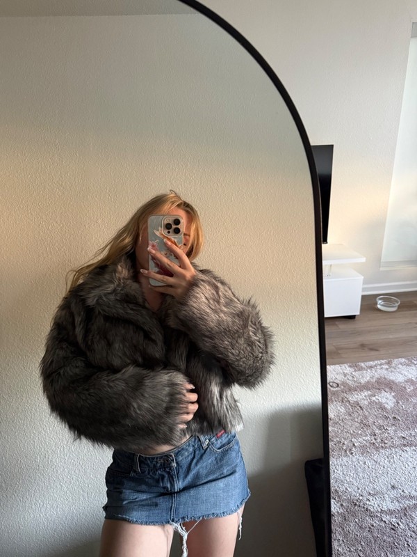 2 trendy missguided faux fur coats! Black & Grey both included gallery