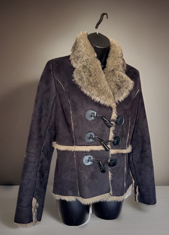 Vintage Women’s Faux Sheepsking w/ Faux Fur Lining & Toggle Button Closures