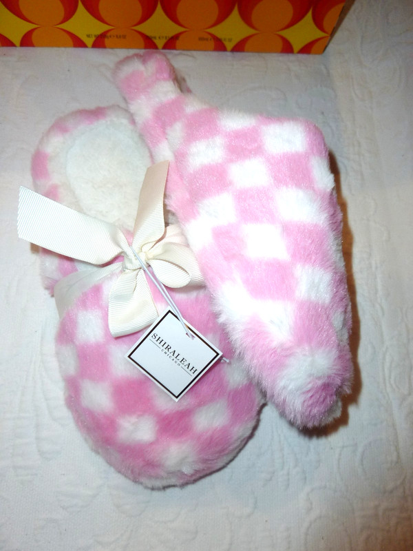 NWT Shiraleah Chicago Pink and White Checkerboard Striker Slippers L/XL 9-11