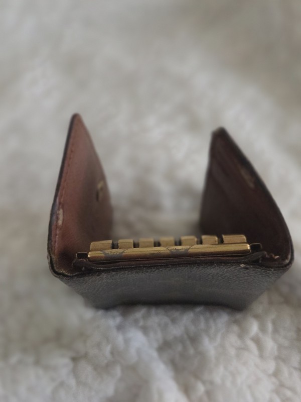 0008- Vintage Authentic Louis Vuitton Monogram 6 Ring Key Holder gallery