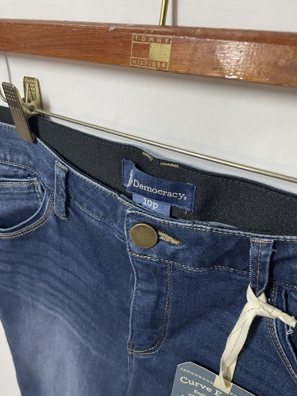 Democracy “Ab”solution Petite Fray Hem Skimmer Capri Jeans Blue 10 Petite NWT gallery