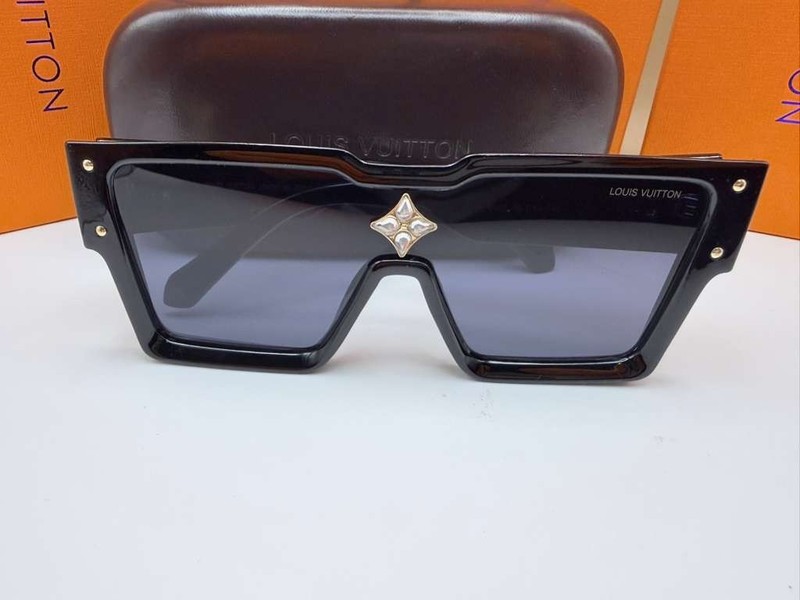 Louis Vuitton Z1578E Cyclone Shield Sunglasses Black LV Crystal Logo New w/ Box gallery