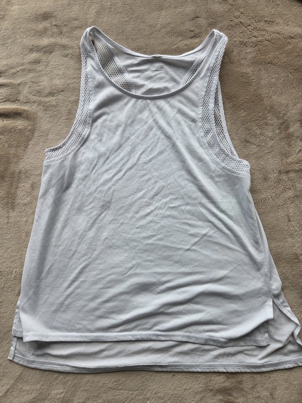ALO Yoga Light Mesh-Trim Tank Tag Is Missing unknown size, see Messurements. .