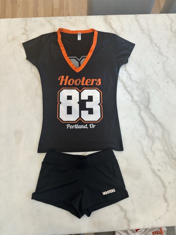 Hooters In Your Face Apparel 2pc Jersey Set V-Neck M top & S shorts