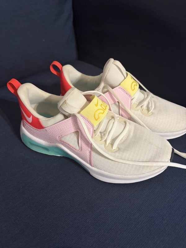 Nike Air Max Bella Women’s TR5 Low Top Lace Up Athletic Sneakers White Pink Red