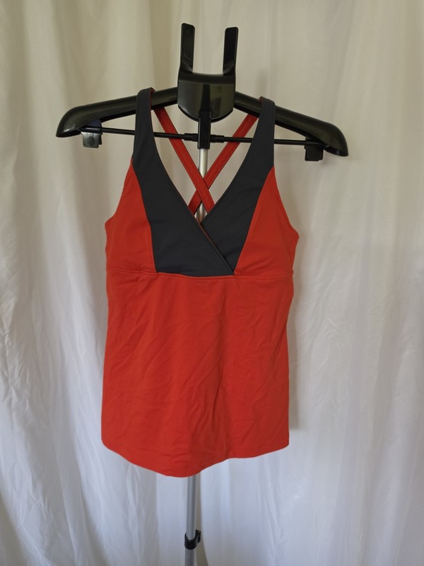 Victoria’s Secret VSX Active Tank With Shelf Bra And Removable Padding Size M
