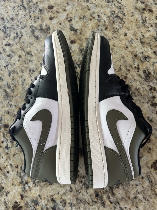 Jordan Air Jordan 1 Low Black Toe Medium Olive Leather Men’s Sneaker 553558-092