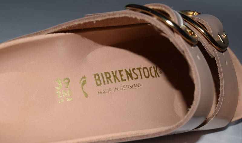 NIB Womens Birkenstock Arizona Big Buckle High Shine Leather Sandals sz 39 Beige gallery