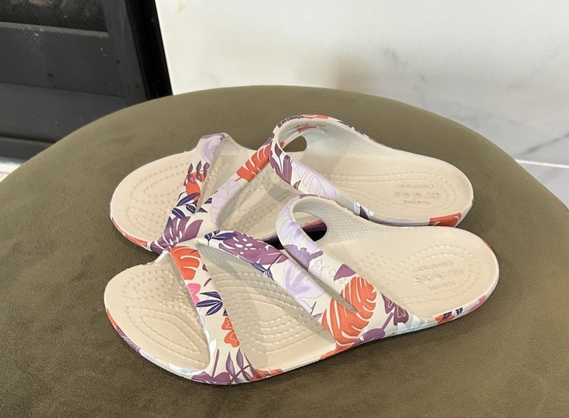 New! Crocs Kadee II Tropical Sandal Women’s Size 4 Strappy