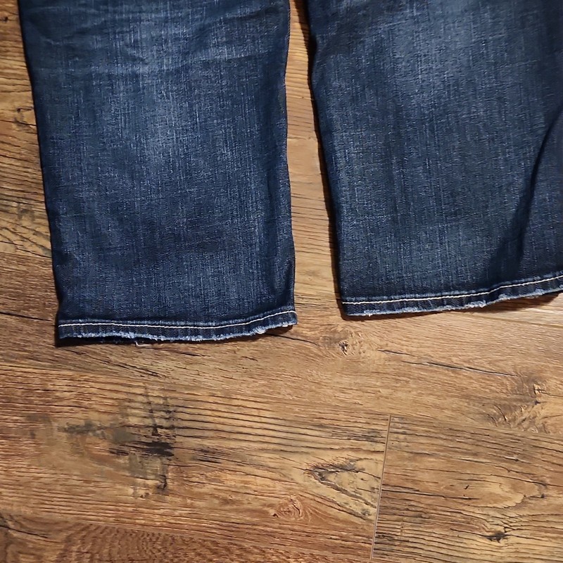 Silver Jeans Women's Size 14 Dark Wash Blue Capri Jeans Mid Rise 5-Pocket gallery