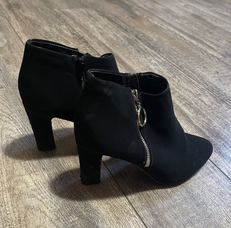 IMPO Women’s Black Ankle Bootie Pointed Toe Block Heel Side Zip Size 9