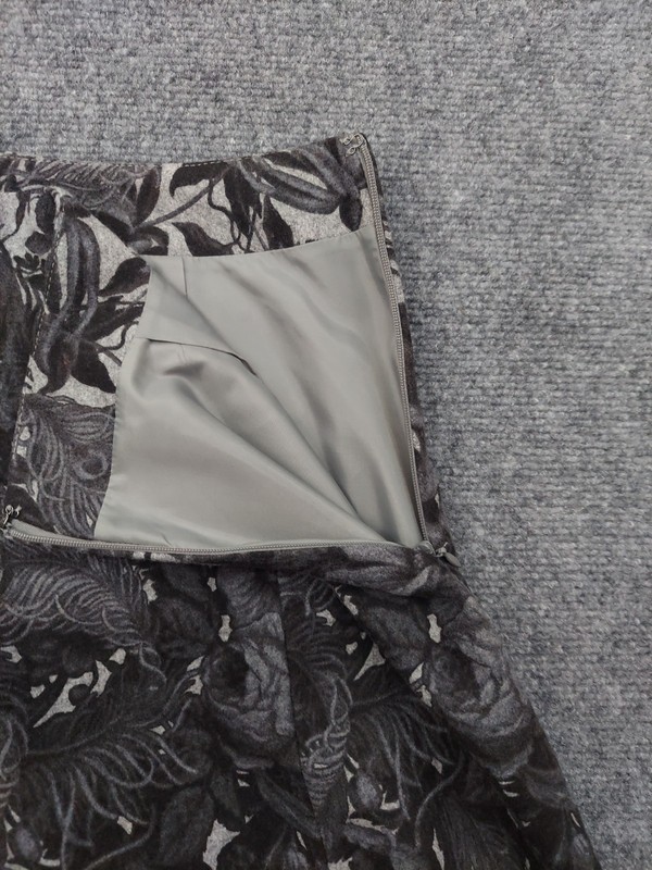 Talbots Wool Skirt Womens 6 Gray Black Floral Peacock Feather A Line Lined Zip gallery