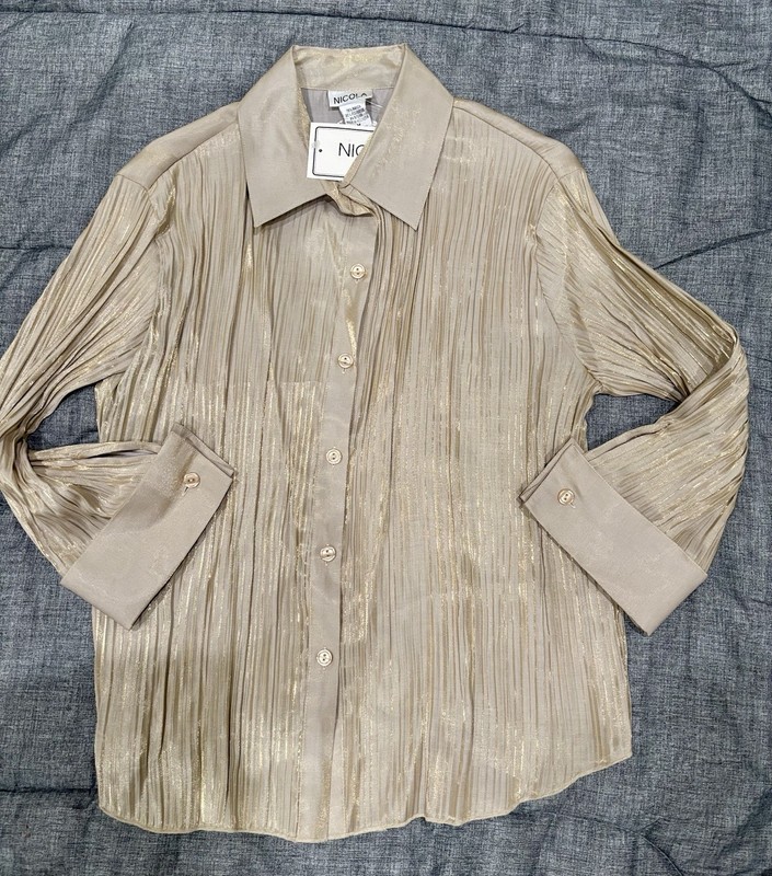 Nicola Light Gold Pleated Solid Collared Button-Up Long Sleeve Blouse M