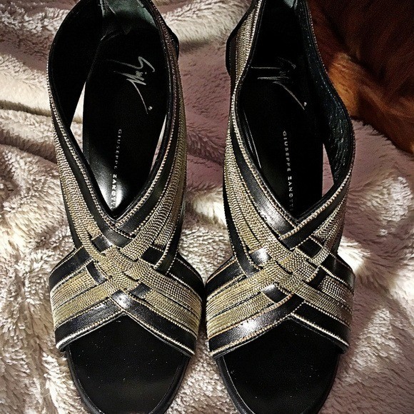 Giuseppe Zanotti Taz 110 Nero Black Leather Gold Chain Strap Heels Sandals 38.5